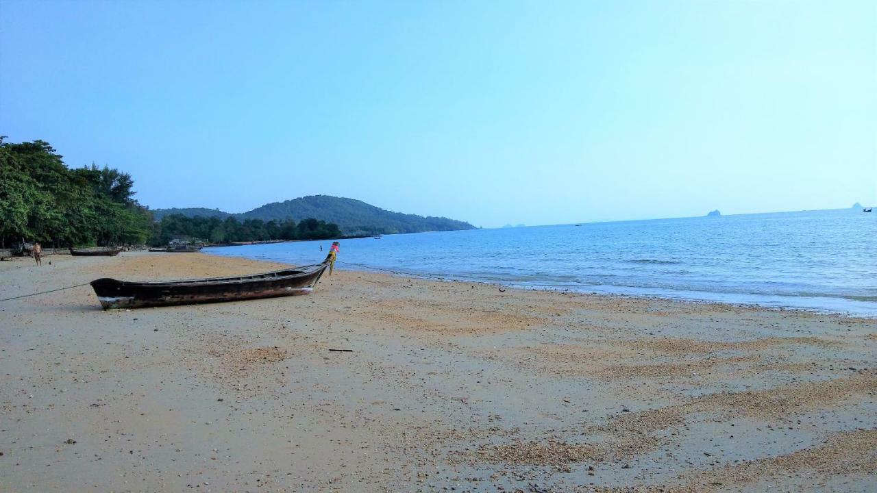 The Beach At Klong Muang Buitenkant foto
