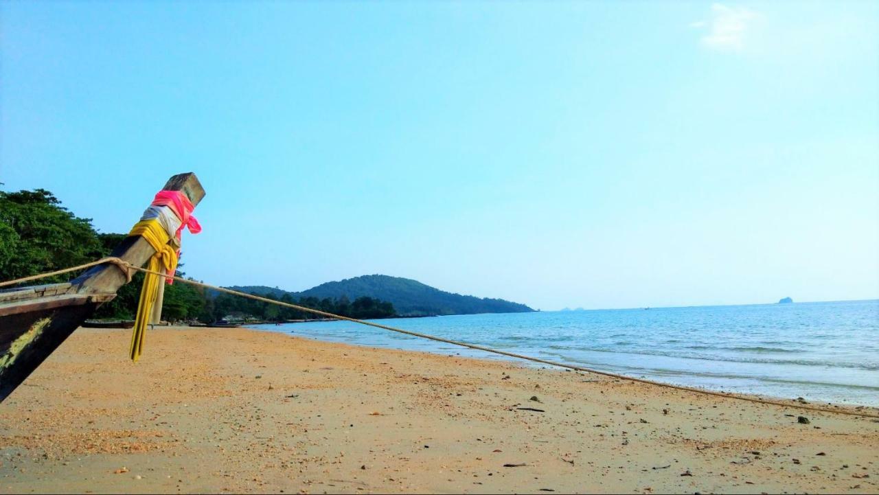 The Beach At Klong Muang Buitenkant foto