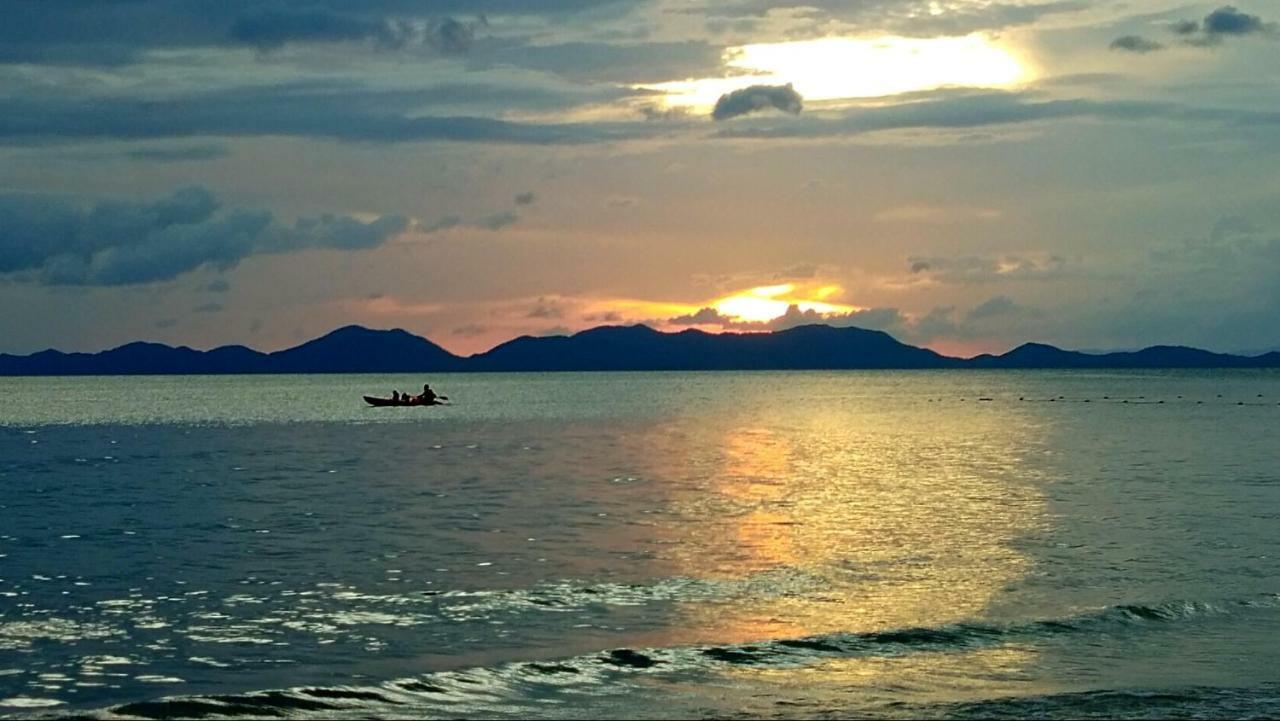 The Beach At Klong Muang Buitenkant foto